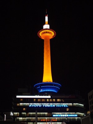 オレンジ色の京都タワー
